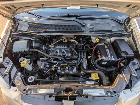 Used 2010 Dodge Grand Caravan SE image 26