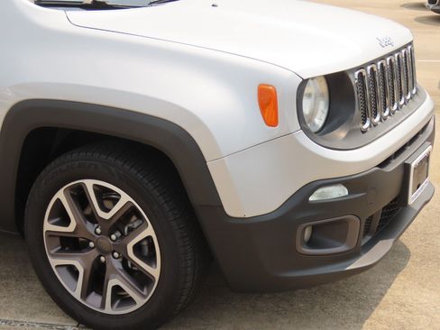 Used 2015 Jeep Renegade Latitude w/ Popular Equipment Group FWD image 6