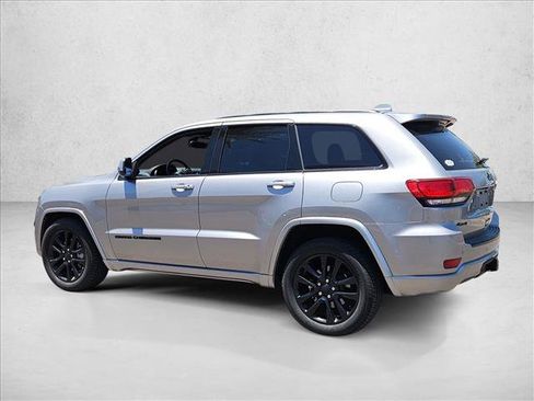 Used 2017 Jeep Grand Cherokee Altitude AWD/4WD image 6