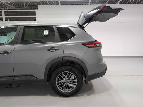 Used 2024 Nissan Rogue S AWD/4WD image 12