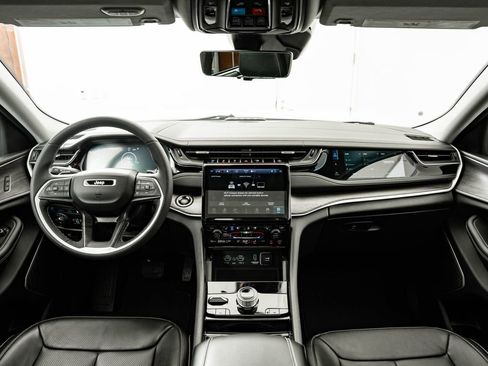 Used 2022 Jeep Grand Cherokee Limited 4xe w/ Luxury Tech Group II AWD/4WD image 4