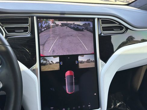 Used 2018 Tesla Model X 75D image 13
