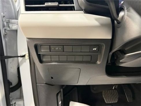 New 2025 Mitsubishi Outlander SE image 28