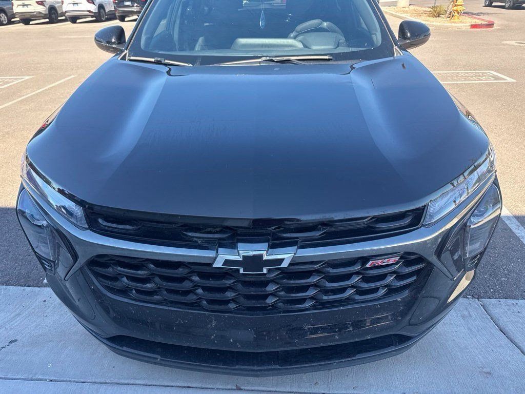 Used 2024 Chevrolet Trax RS w/ Sunroof Package FWD image 5