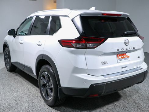 Used 2024 Nissan Rogue SV w/ SV Premium Package FWD image 9