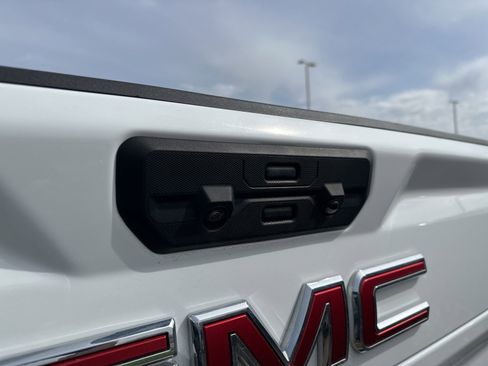 Used 2024 GMC Sierra 2500 Denali w/ Technology Package AWD/4WD image 8