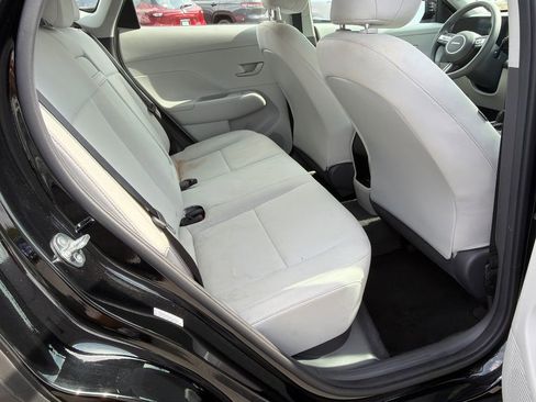 Used 2024 Hyundai Kona SE FWD image 15