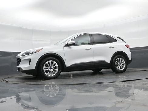 Used 2020 Ford Escape SE image 45