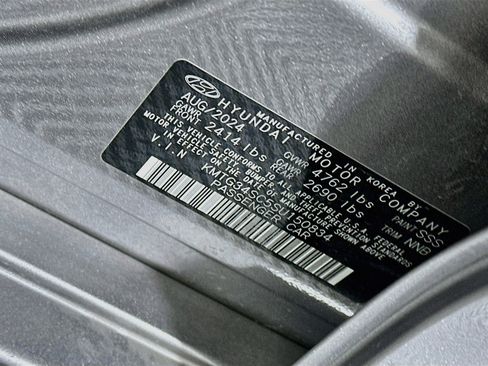 Used 2025 Genesis G70 2.5T RWD image 12