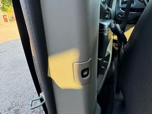 Used 2019 Dodge Grand Caravan SXT FWD image 19