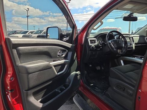 Used 2018 Nissan Titan SV w/ SV Convenience Package image 7