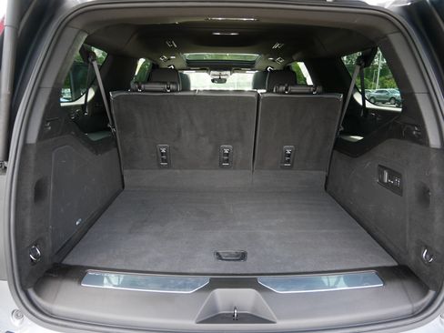 Used 2022 Cadillac Escalade ESV Premium Luxury AWD/4WD image 18