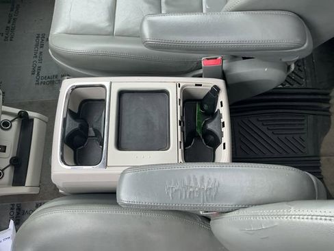 Used 2014 Volkswagen Routan SEL Premium FWD image 27