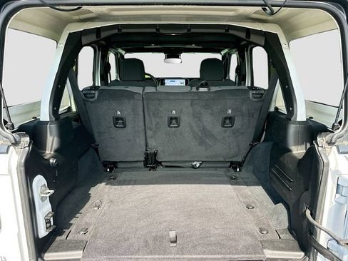 Used 2024 Jeep Wrangler Unlimited Rubicon AWD/4WD image 25