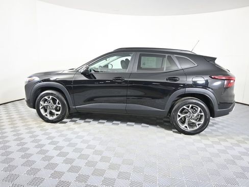 Used 2024 Chevrolet Trax LT w/ Driver Confidence Package FWD image 3