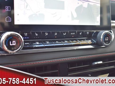 Used 2025 Chevrolet Colorado Z71 w/ Technology Package AWD/4WD image 38