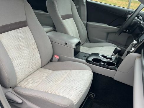 Used 2014 Toyota Camry LE image 19