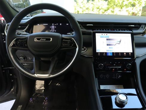 New 2023 Jeep Grand Cherokee Overland w/ Luxury Tech Group IV image 8