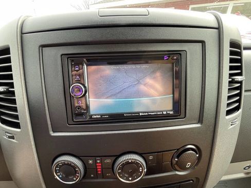 Used 2014 Mercedes-Benz Sprinter 2500 image 24