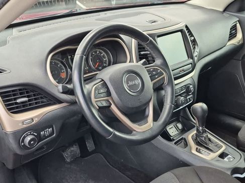 Used 2015 Jeep Cherokee Latitude FWD image 2