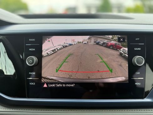 Used 2024 Volkswagen Taos SE image 19