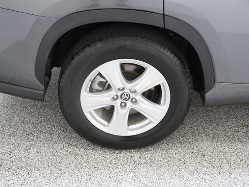 Used 2025 Toyota Highlander LE image 6