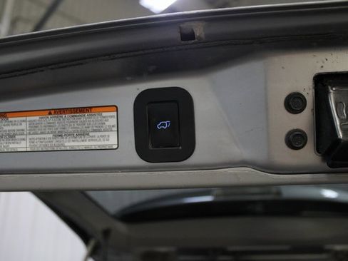 Used 2018 Toyota Sienna Limited image 8