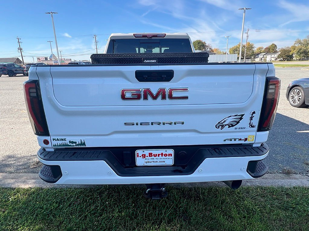 Used 2024 GMC Sierra 2500 AT4 w/ Technology Package AWD/4WD image 8