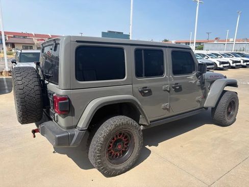 Used 2022 Jeep Wrangler Unlimited Rubicon w/ LED Lighting Group AWD/4WD image 4