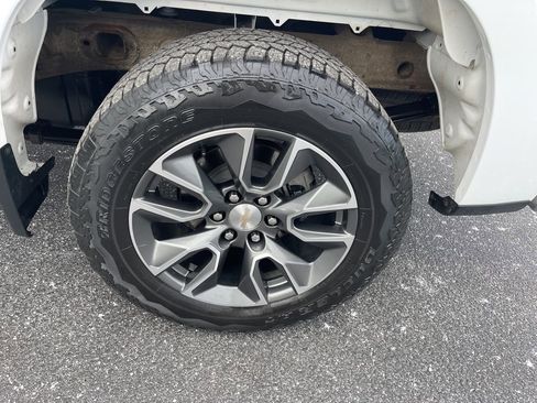 Used 2023 Chevrolet Silverado 1500 LT image 10