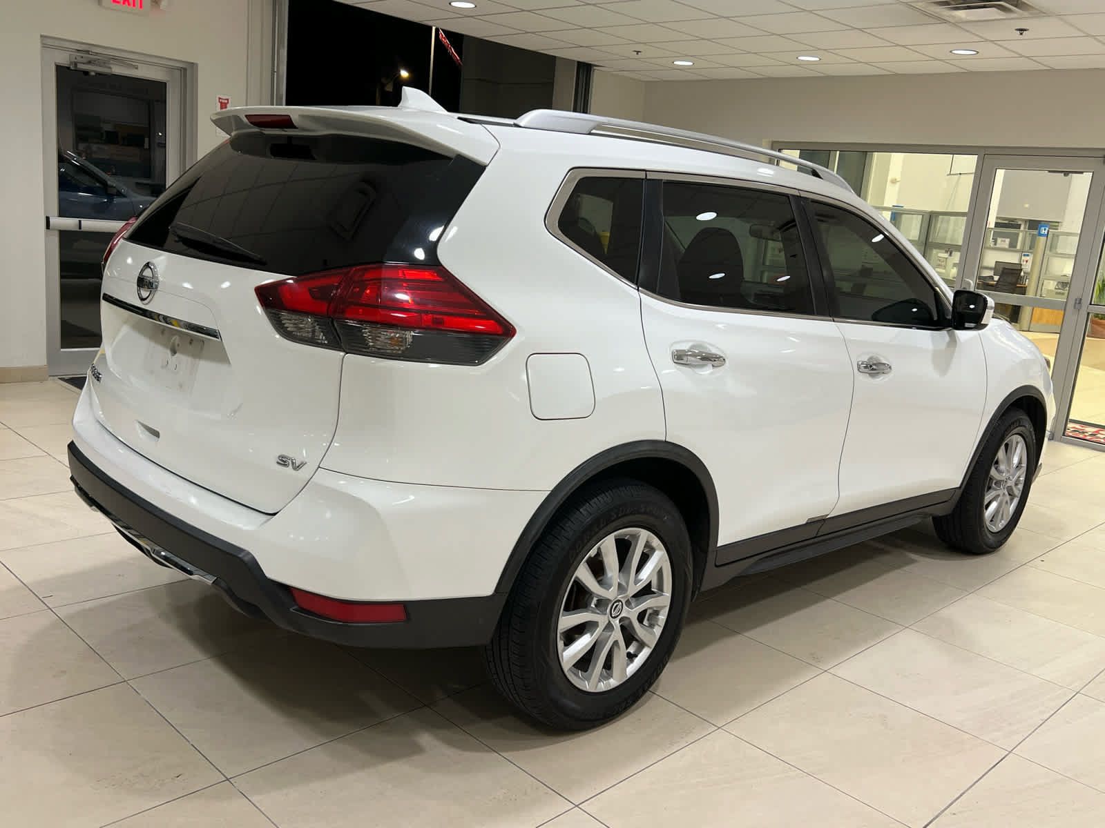 Used 2017 Nissan Rogue SV FWD image 5