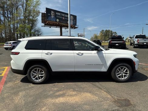 Used 2022 Jeep Grand Cherokee L Laredo w/ Luxury Tech Group I image 5