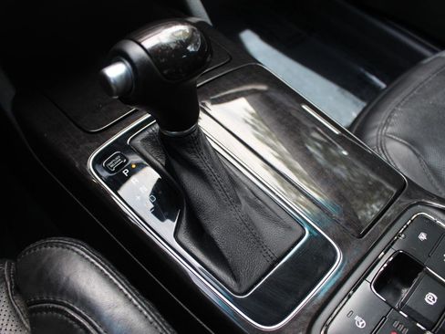 Used 2014 Kia Cadenza Premium w/ Technology Package FWD image 26