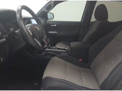 Used 2020 Toyota Tacoma TRD Sport w/ Technology Package image 25