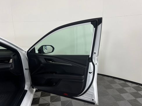 Used 2025 Toyota Camry SE image 31