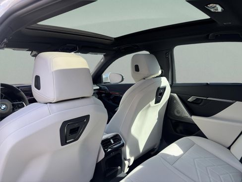 New 2026 BMW 550e xDrive w/ Executive Package AWD/4WD image 29