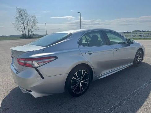 Used 2018 Toyota Camry SE image 7