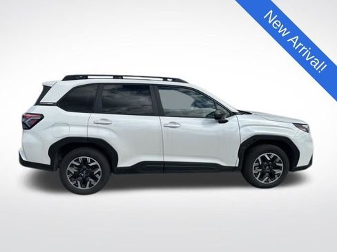 Used 2025 Subaru Forester Premium image 8