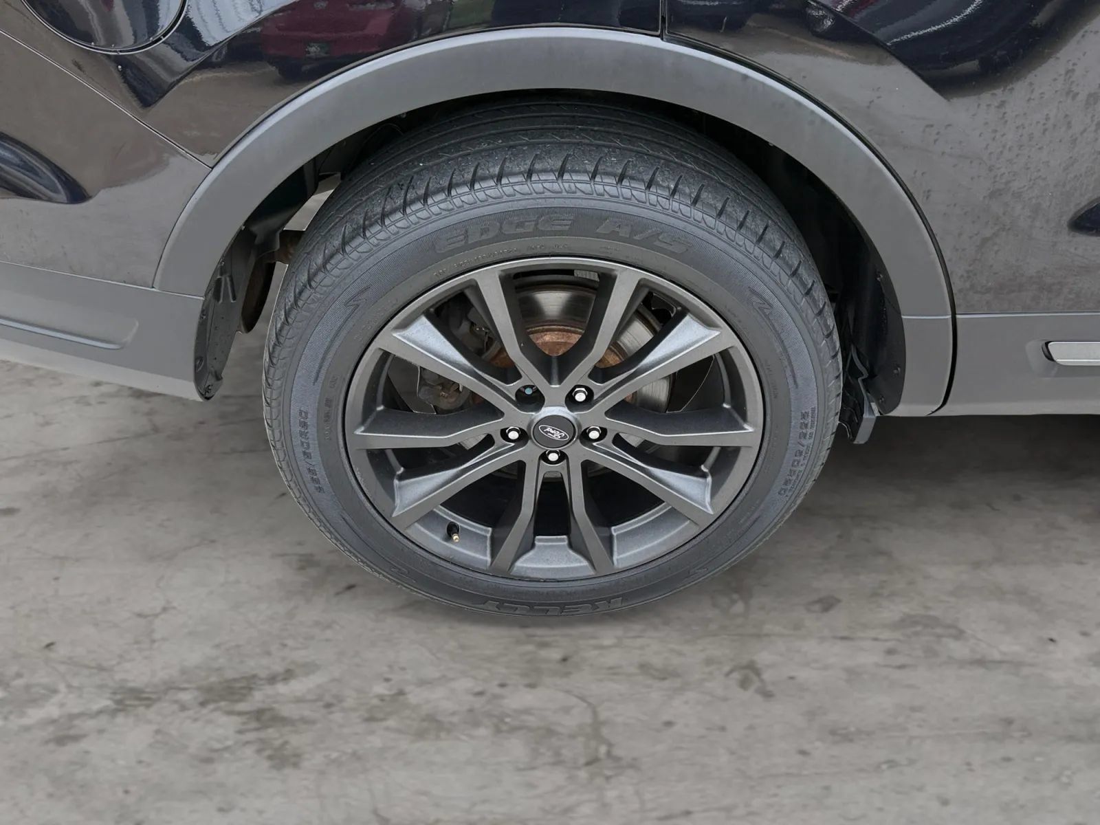 Used 2019 Ford Explorer XLT w/ Equipment Group 202A AWD/4WD image 45