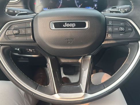 Used 2023 Jeep Grand Cherokee L Laredo AWD/4WD image 12