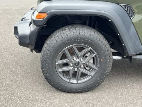 Used 2024 Jeep Wrangler Unlimited Sport AWD/4WD image 8