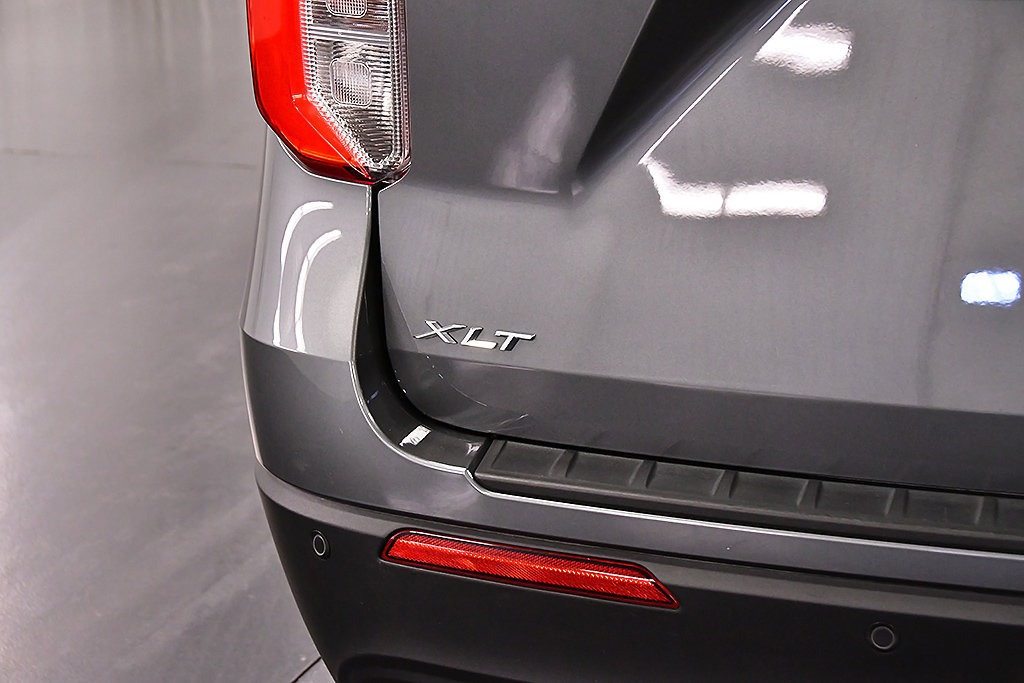 Used 2024 Ford Explorer XLT AWD/4WD image 12