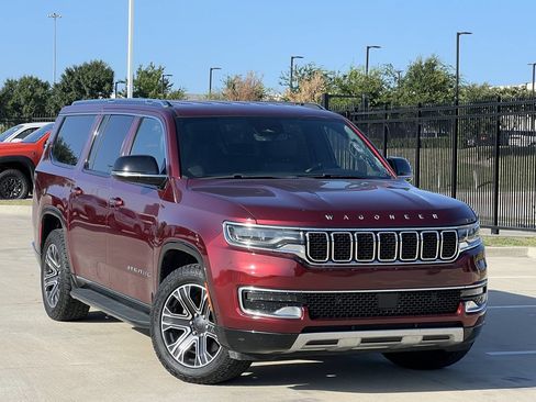 Used 2024 Jeep Wagoneer L Series II w/ Flexible Seating Group AWD/4WD image 1