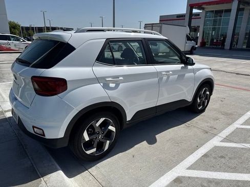 Used 2025 Hyundai Venue SEL FWD image 7