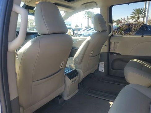 Used 2020 Toyota Sienna XLE image 10