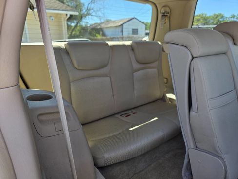 Used 2005 Toyota Highlander 4WD V6 w/ 3rd Row image 13