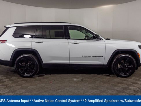 Used 2022 Jeep Grand Cherokee L Limited w/ Black Appearance Package AWD/4WD image 15