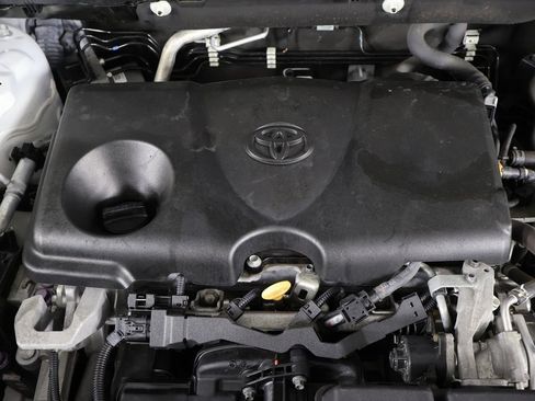 Used 2020 Toyota RAV4 XLE Premium FWD image 17
