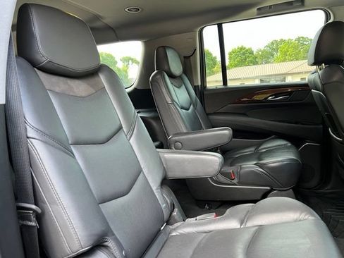 Used 2018 Cadillac Escalade ESV Luxury RWD image 21