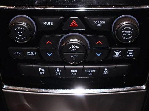Used 2020 Jeep Grand Cherokee Altitude AWD/4WD image 29